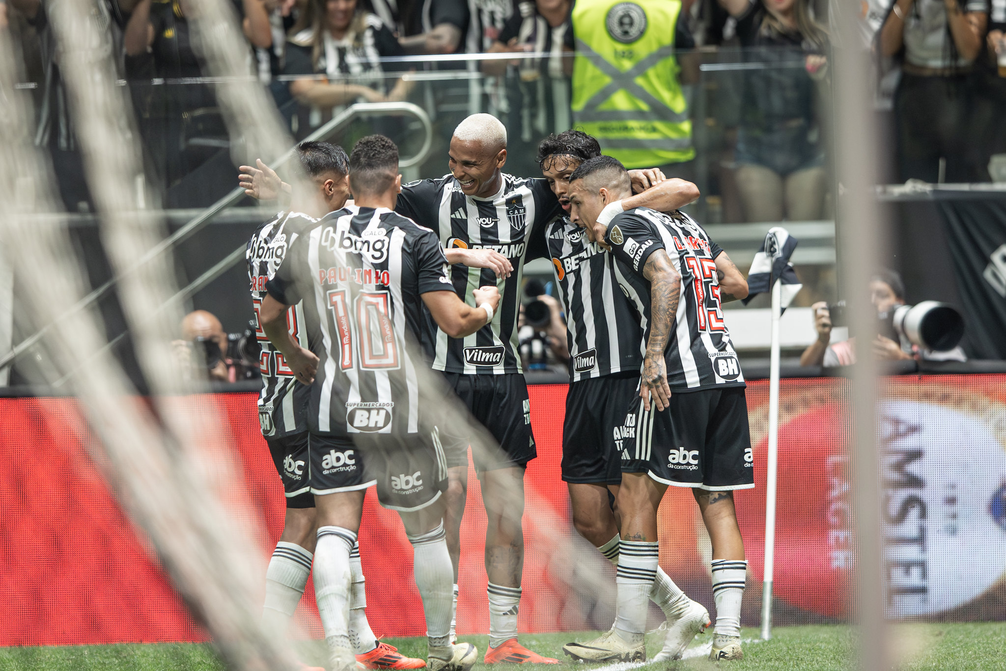 Everson brilha, Atlético empata com River Plate e vai à final da Libertadores