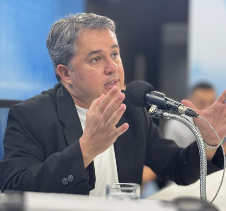 Efraim Filho rebate Adriano Galdino sobre escolha da oposição “somos o plano E… É, de Efraim”